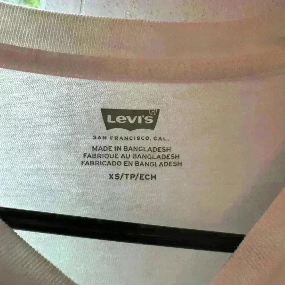 Levi’s Tshirt - Picture 4 of 4